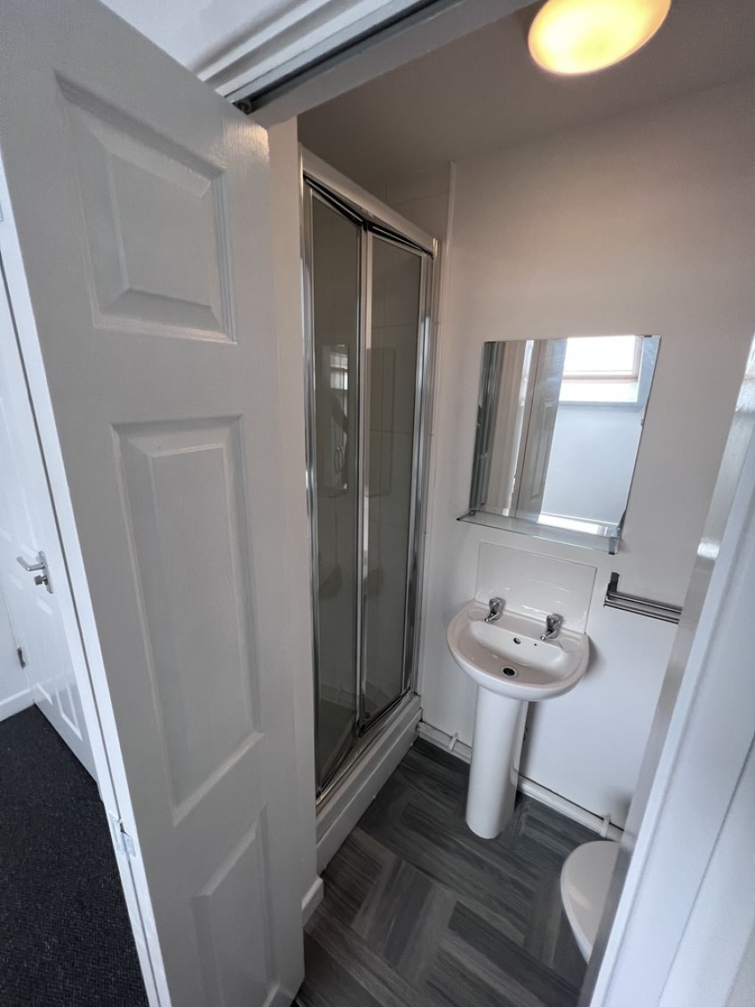 Images for High Quality 8 Bedroom En-suite Student House