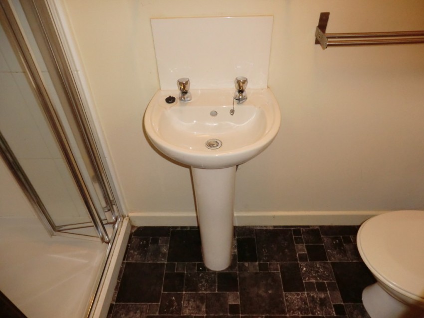 Images for Top Floor Ensuite Room By Coventry Train Station