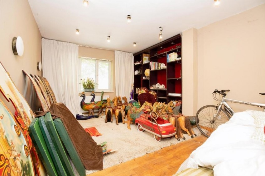 Images for In need of modernisation -Kenilworth