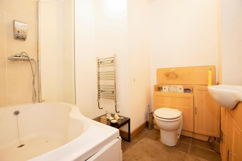 Images for In need of modernisation -Kenilworth